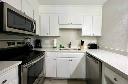 Westminster Apartment | Forest Comfort Modern 2BR by Lakes & Clemson