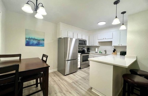 Westminster Apartment | Forest Comfort Modern 2BR by Lakes & Clemson