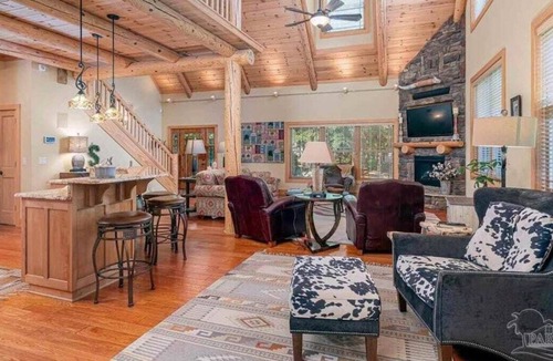 Milton Cabin | Forest Creek Lodge Su