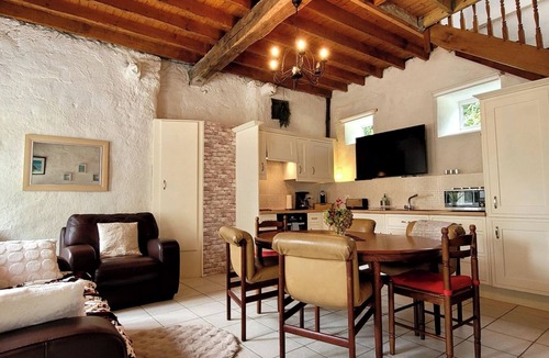 Baguer-Pican Cottage | Forest escape