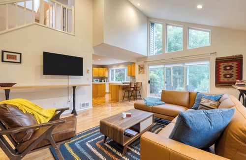 Clinton House | Forest Front Home w/Fire Pit, Mins to Beaches, Wineries | Cedarview Retreat