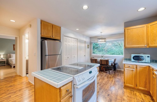 Clinton House | Forest Front Home w/Fire Pit, Mins to Beaches, Wineries | Cedarview Retreat