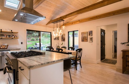 Hendersonville House | Forest Getaway Hot Tub Fire Pit