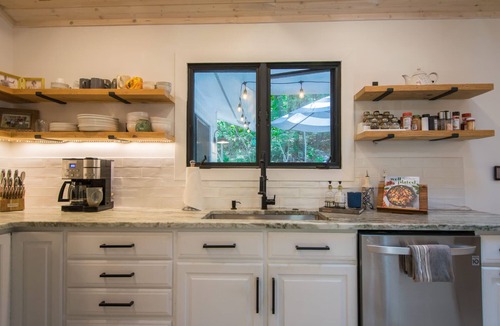 Hendersonville House | Forest Getaway Hot Tub Fire Pit