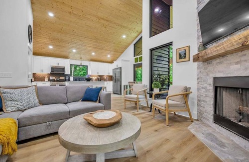 Kingston Springs House | Forest Haven 1030-Luxe Cabin-Sleeps 7