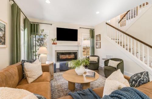 Oakley House | Forest Haven Hot Tub, Fire Pit & Coffee Bar