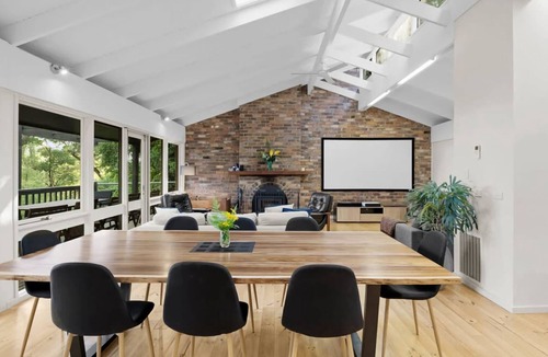 Menzies Creek House | Forest Hideaway Puffing Billy Railway