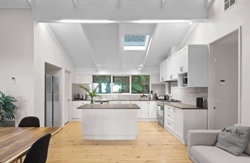 Menzies Creek House | Forest Hideaway Puffing Billy Railway