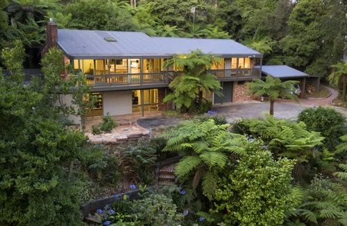 Menzies Creek House | Forest Hideaway Puffing Billy Railway