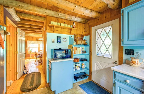 Plainfield Cabin | Forest Hideaway in Plainfield: Hike, Paddle & Ski