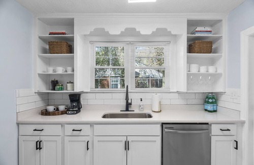 Forest Hills Cottage | Forest Hills Manor w/King Bed