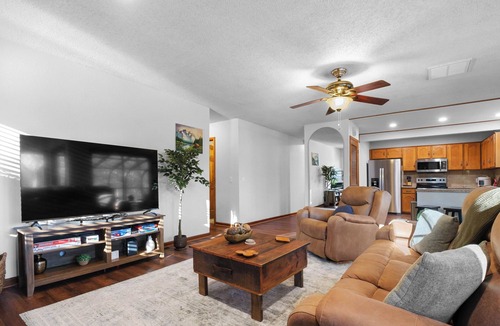 Bella Vista House | Forest Hills Retreat - Dog Friendly, Fenced