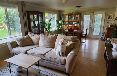 Eugene House | Forest Home in quiet cul-de-sac