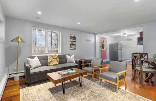 Quidi Vidi Apartment | Forest House 1 Bdrm QV Lake View Parking