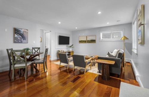 Quidi Vidi Apartment | Forest House 1 Bdrm QV Lake View Parking