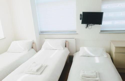 Bowes Hotel | Forest House Hotel