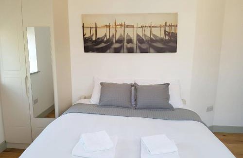 Bowes Hotel | Forest House Hotel