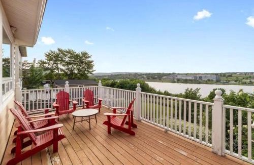 Quidi Vidi Apartment | Forest House QV Lake View Parking