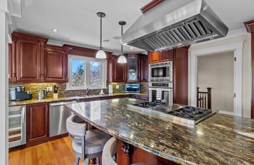 Quidi Vidi Apartment | Forest House QV Lake View Parking