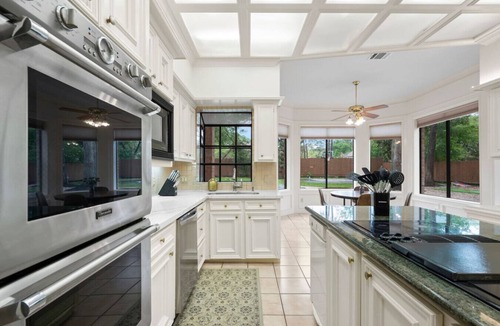 Barker Villa | Forest Mansion | Cinema | Game room | Pool&Spa