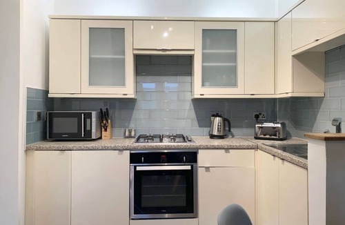 Glenisla House | Forest Park Apartment