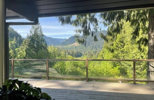 Welches House | Forest retreat with epic views