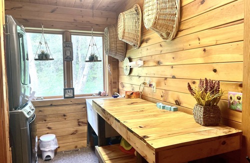 Gerry House | Forest Retreat, 23 miles to Chautauqua Lake, and 14 miles to Lily Dale.