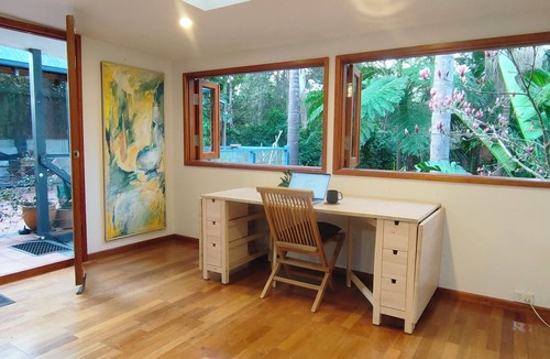 Baulkham Hills House | Forest Retreat 30 mins from Sydney CBD