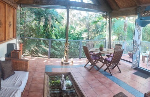 Baulkham Hills House | Forest Retreat 30 mins from Sydney CBD