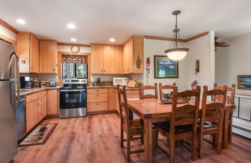 Carnelian Bay Cabin | Forest Retreat - Hot Tub, Close to Lake