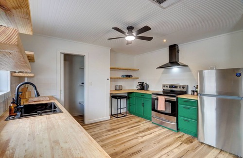 Circle D-KC Estates House | Forest Retreat – Peaceful 3BR Escape w Huge Patio