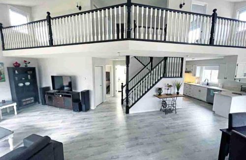 Cayuga House | Forest Retreat - Pool - Games - Fireside Joy