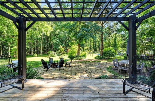 Saint Andrews House | Forest Retreat: Poolside Bliss Close to Campus