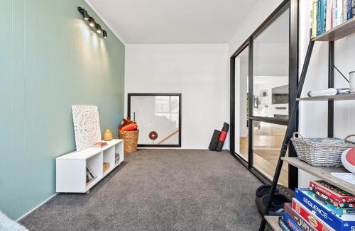 Papakura House | Forest Retreat with pool table & 10min to wineries