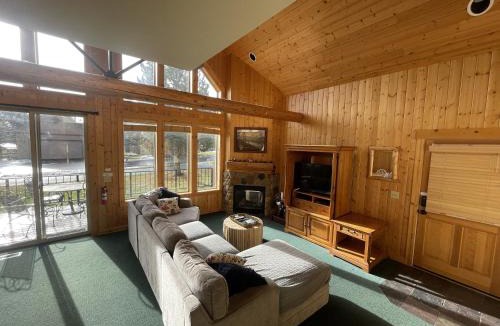 Redmond House | Forest Ridge home