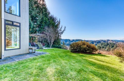 Coos Bay House | Forest Ridge Retreat