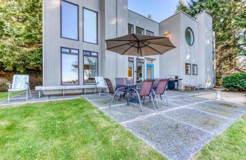 Coos Bay House | Forest Ridge Retreat