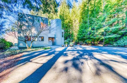 Coos Bay House | Forest Ridge Retreat