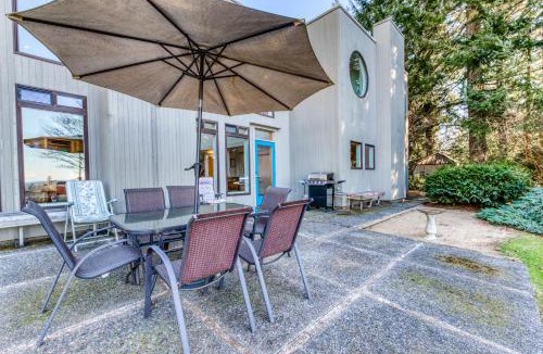 Coos Bay House | Forest Ridge Retreat