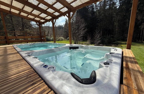 Jeanmenil Villa | Forest setting with swim spa