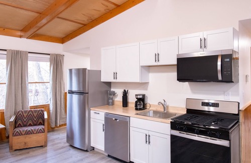 Potosi Cabin | Forest-View 2BR Cabin | Porch + Outdoor Activities