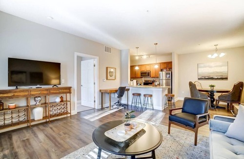 Westerville Apartment | Forest View 2BR | Prime Location | Walk-In Shower!