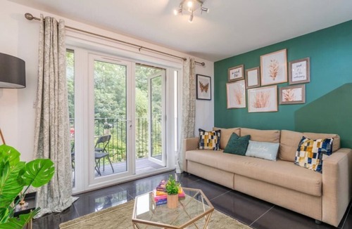 Shirley Apartment | Forest View Apartment with private balcony- Southampton