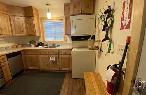 West Yellowstone House | Forest View Cabin