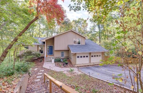 Lynn House | Forest-View Gem on Vaughn Creek Less Than 1 Mi to Dtwn!