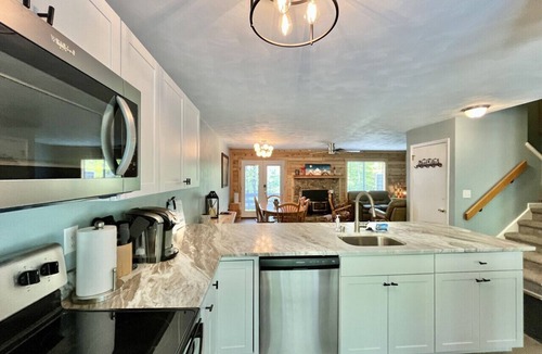 Hidden Valley Apartment | 🏡 Forest View | Quiet Getaway | Pool Access, Forest Views & A/C
