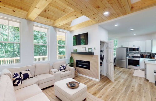 Windsor Hills House | Forest Views & Grill! Lynchburg Treehouse Retreat