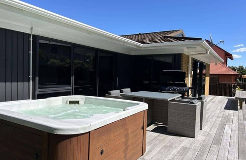 Lynmore House | Forest Views | Lynmore with Spa Pool, Sleeps 10