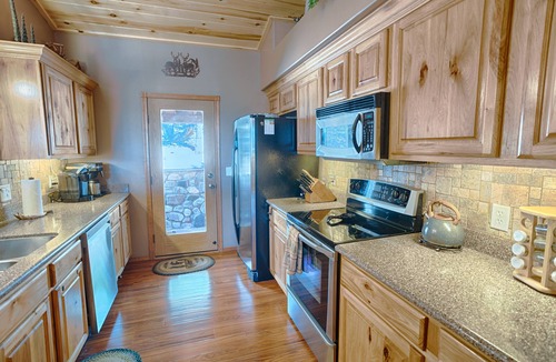 Show Low Cabin | Forest Views nFenced for Kids and/or Dogs, AC/Great Wi-Fi/DirectTV/Grill/Laundry