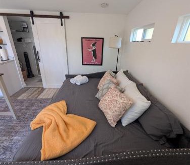 Templeton House | Forest & Vine Hot tub, Fire pit and sleeps 10